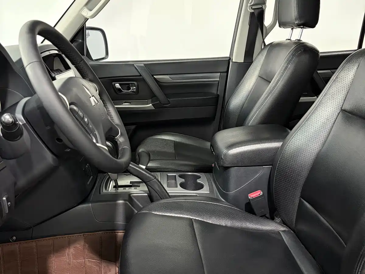 Mitsubishi Pajero (Import) 2012 2012 3.0L Luxury Edition