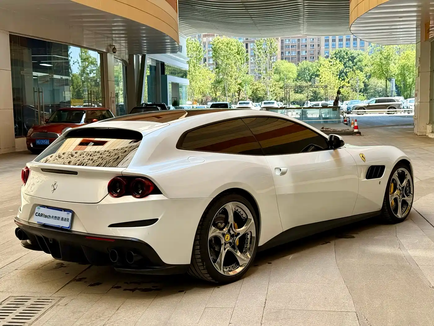 Ferrari GTC4Lusso 2018 2017 3.9T V8