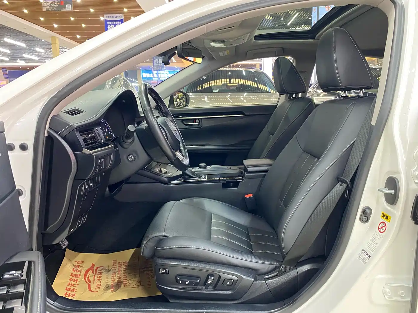 Lexus ES 2015 300h Comfort Edition фото 4