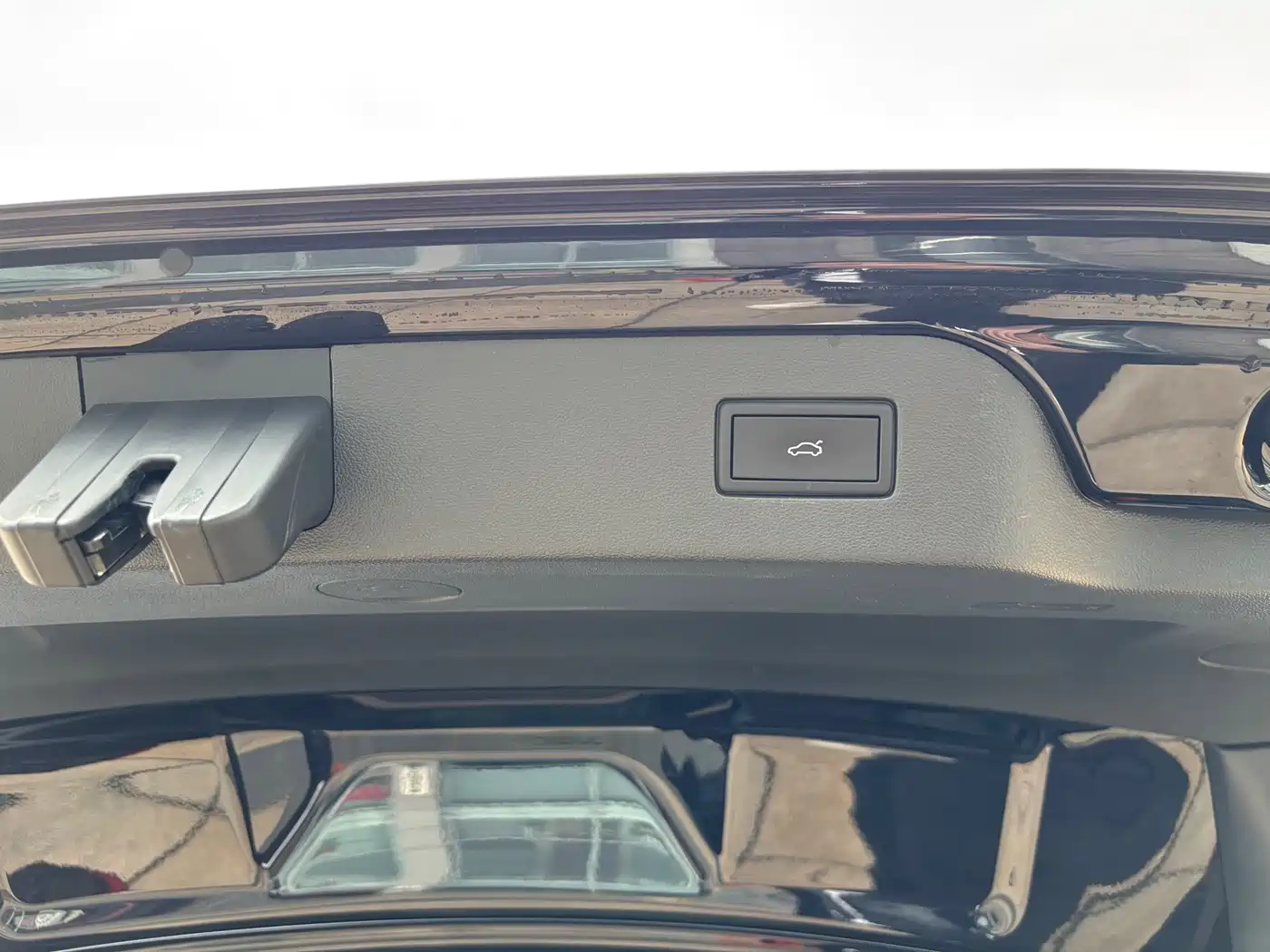 Volkswagen Passat 2023 330TSI Luxury Edition фото 12