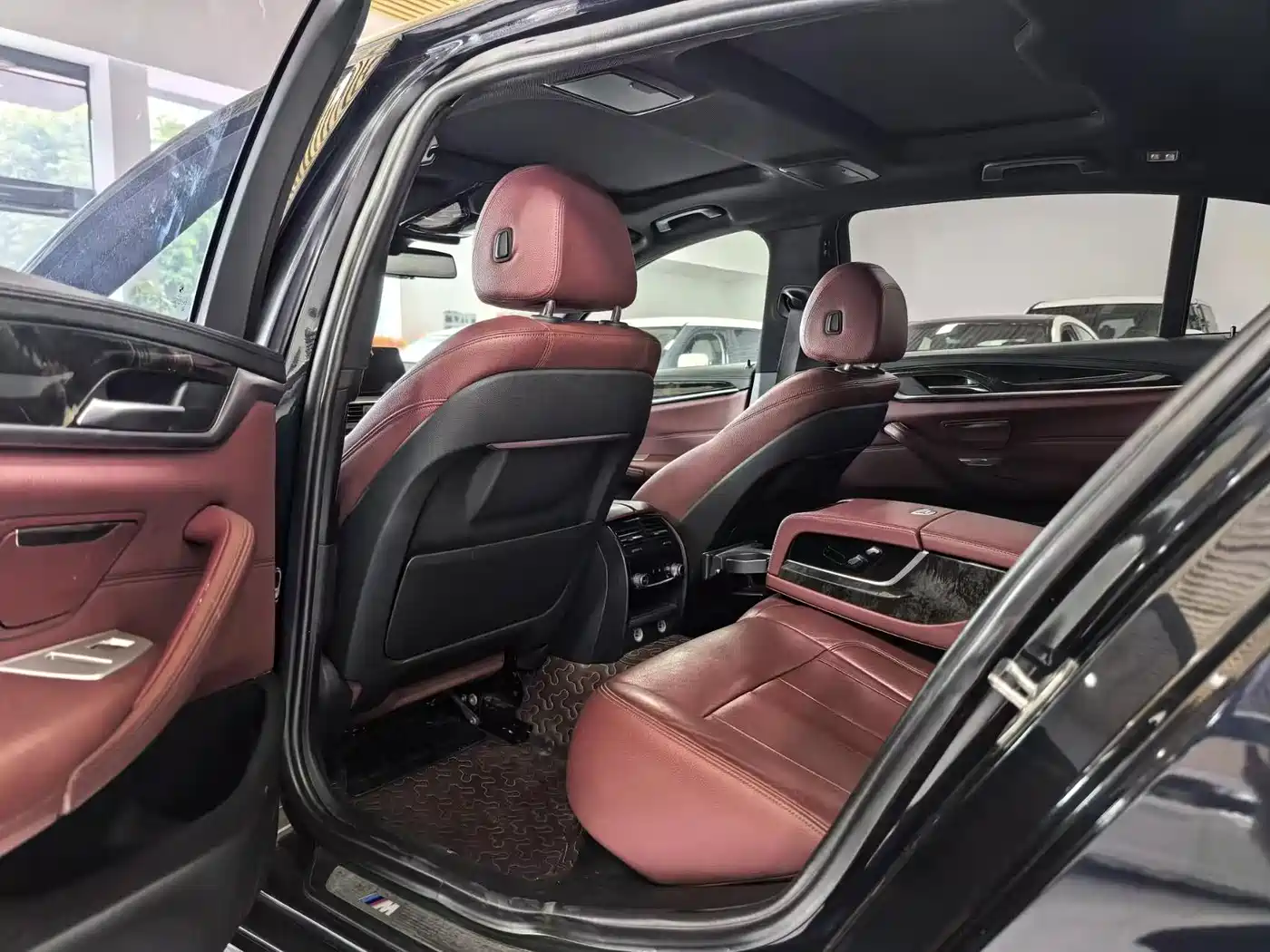 BMW 5 Series 2019 530Li Leading M Sport Package фото 9