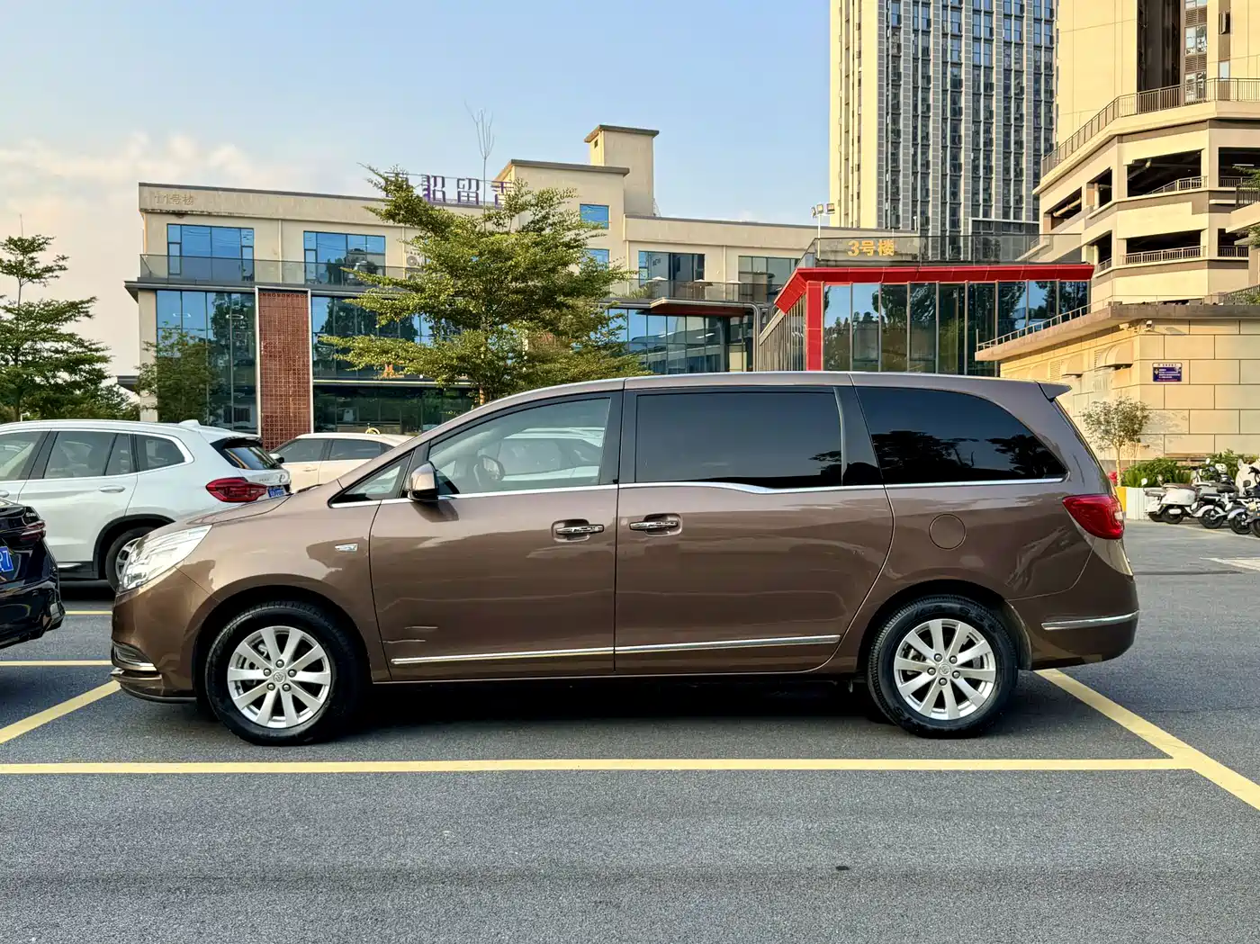 Фото 8 - Buick GL8