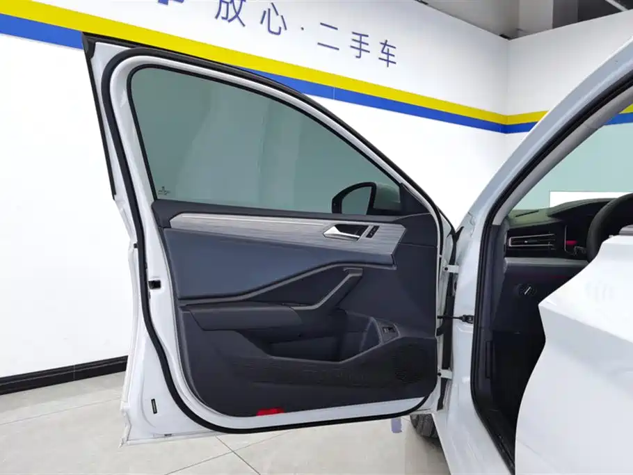 Volkswagen Sagitar 2023 300TSI DSG Surpassing Edition фото 7