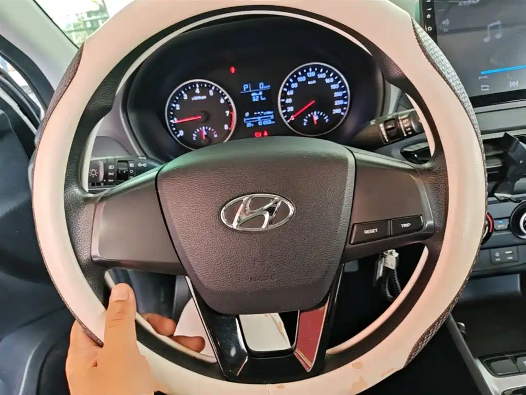 Hyundai Elantra 2018 1.6L Automatic Pleasing Edition GL China VI фото 11