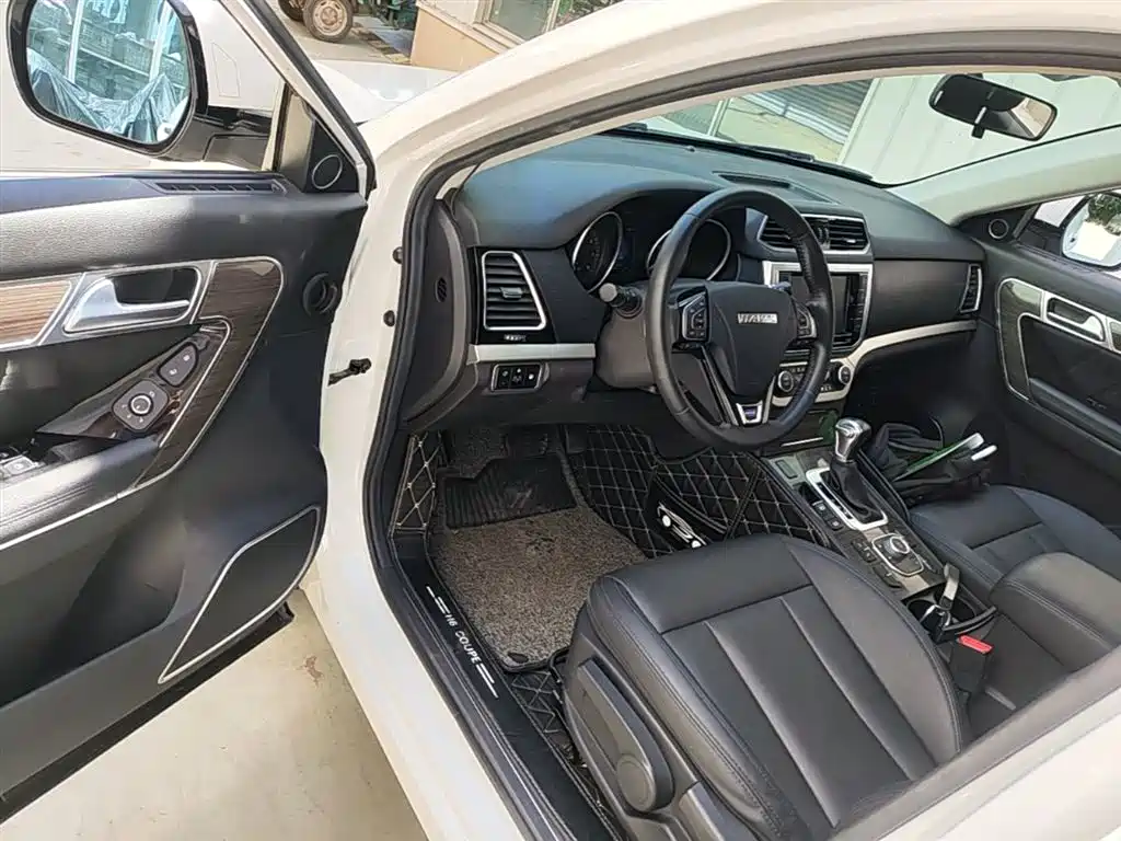 Haval H6 Coupe 2016 Blue Label 1.5T Automatic 2WD Urban фото 16