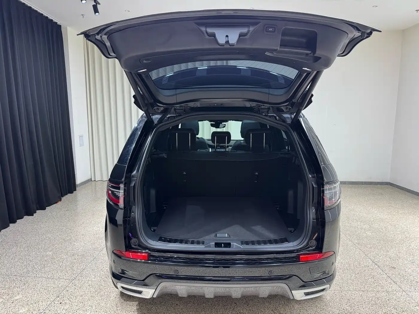 Land Rover Discovery Sport 2022 Model 249PS R-Dynamic S Performance Edition 5-Seater фото 30