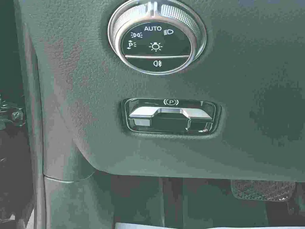 Mercedes-Benz GLC 2025 2025 Facelift GLC 260 L 4MATIC Dynamic