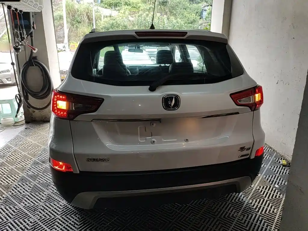 Фото 6 - Changan CS75