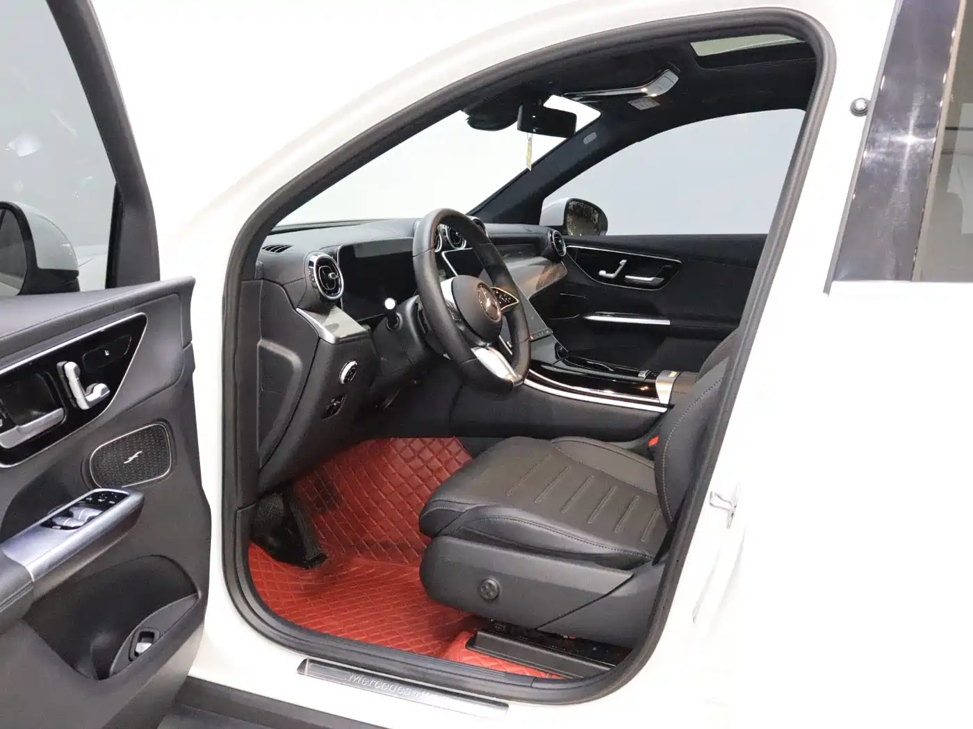 Mercedes-Benz GLC 2023 GLC 260 L 4MATIC Sport 5-seater фото 12