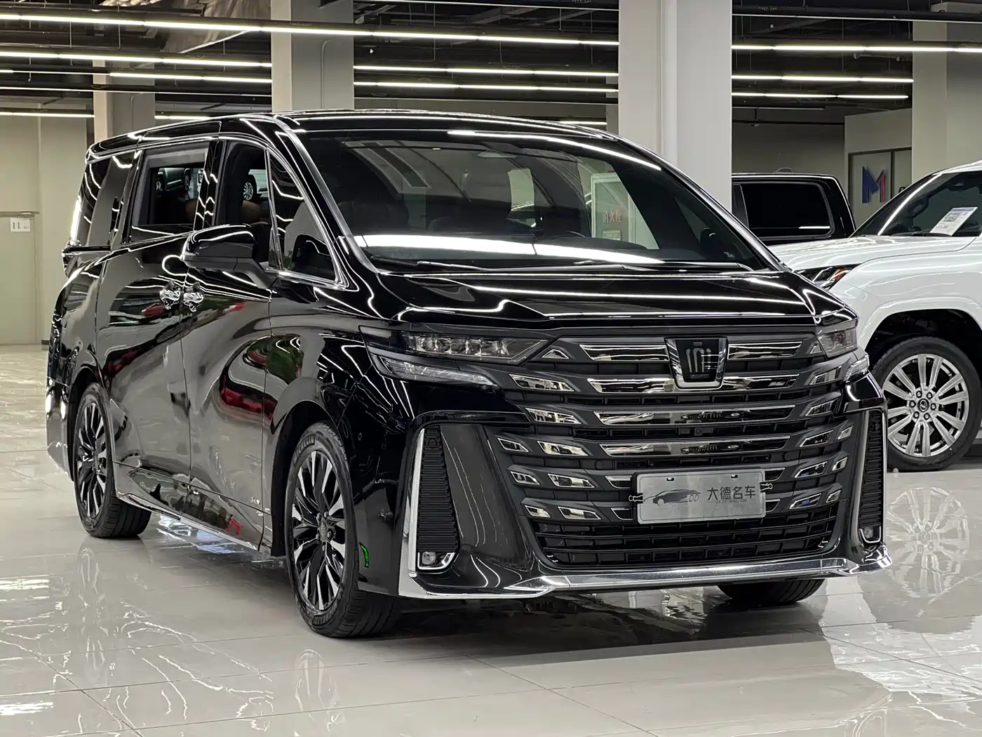 Toyota Vellfire 2024 Crown Hybrid 2.5L Executive Premium Edition фото 3