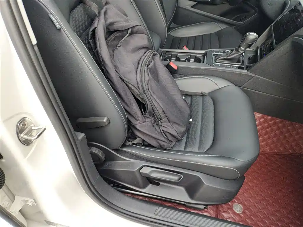 VOLKSWAGEN LINGDU