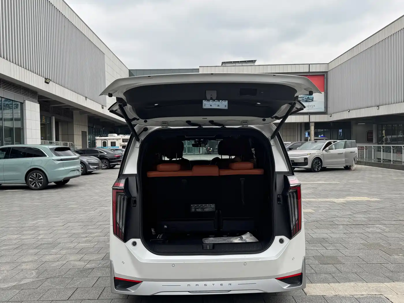 Photo 9 - GAC Trumpchi Trumpchi E9