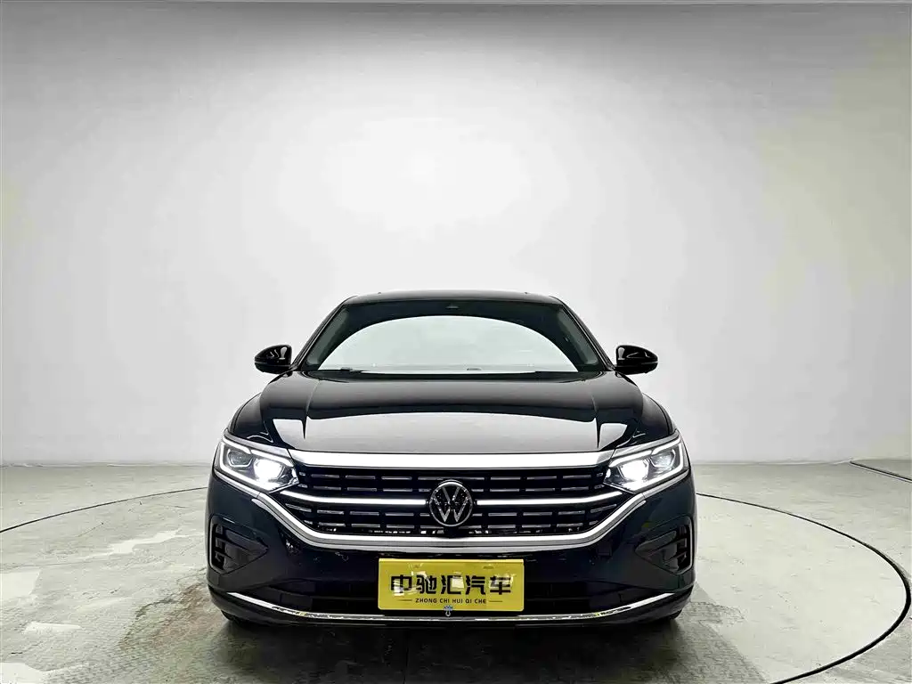 Volkswagen Passat 2023 330TSI Luxury Edition фото 2