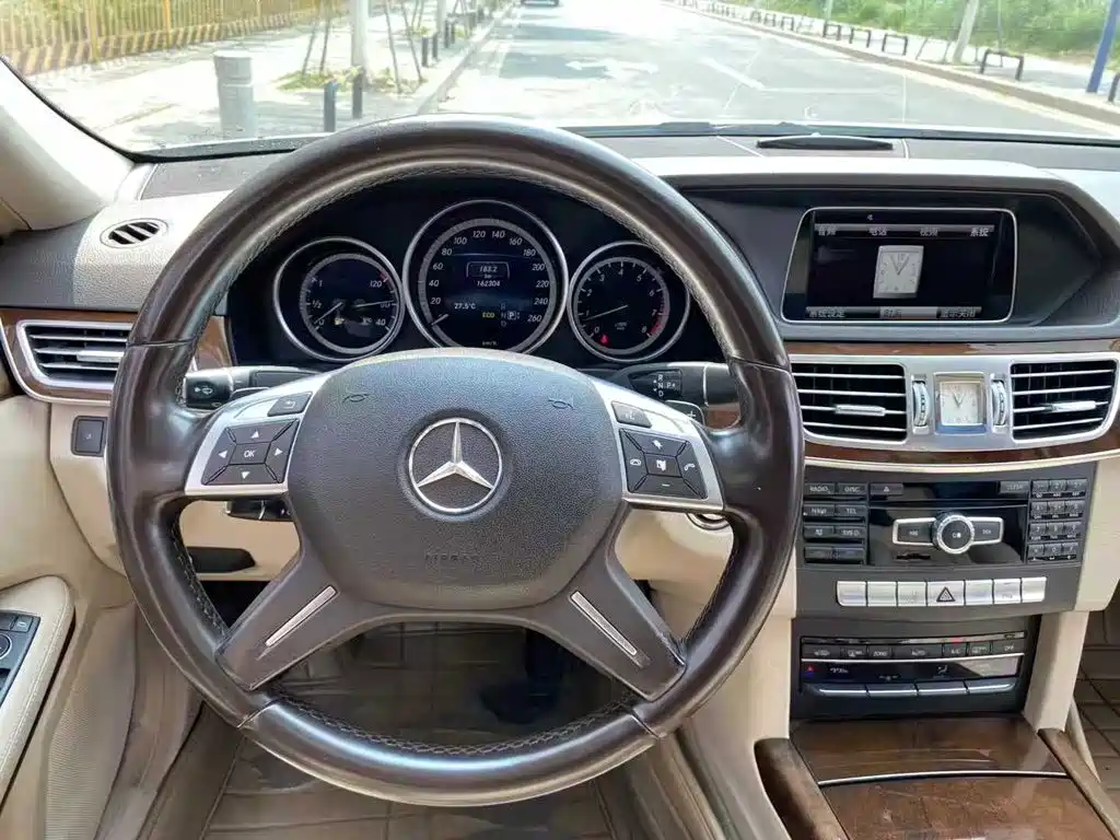 Фото 9 - Mercedes-Benz E-Class