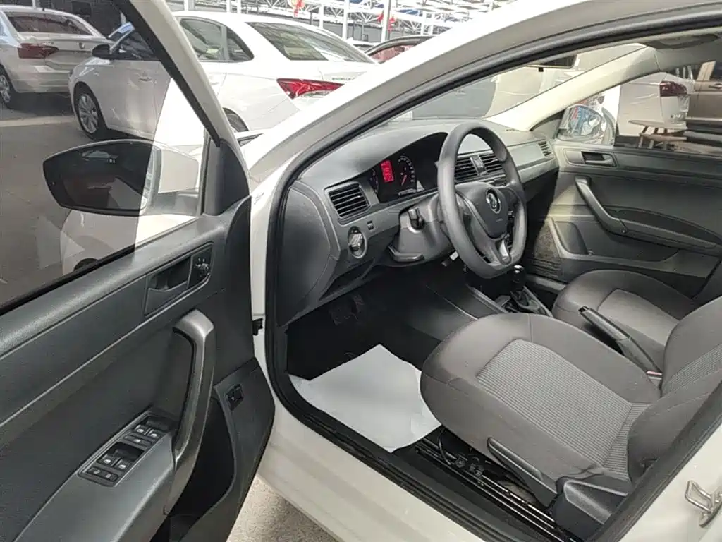 Volkswagen Santana 2016 1.6L Automatic Trend Edition фото 16