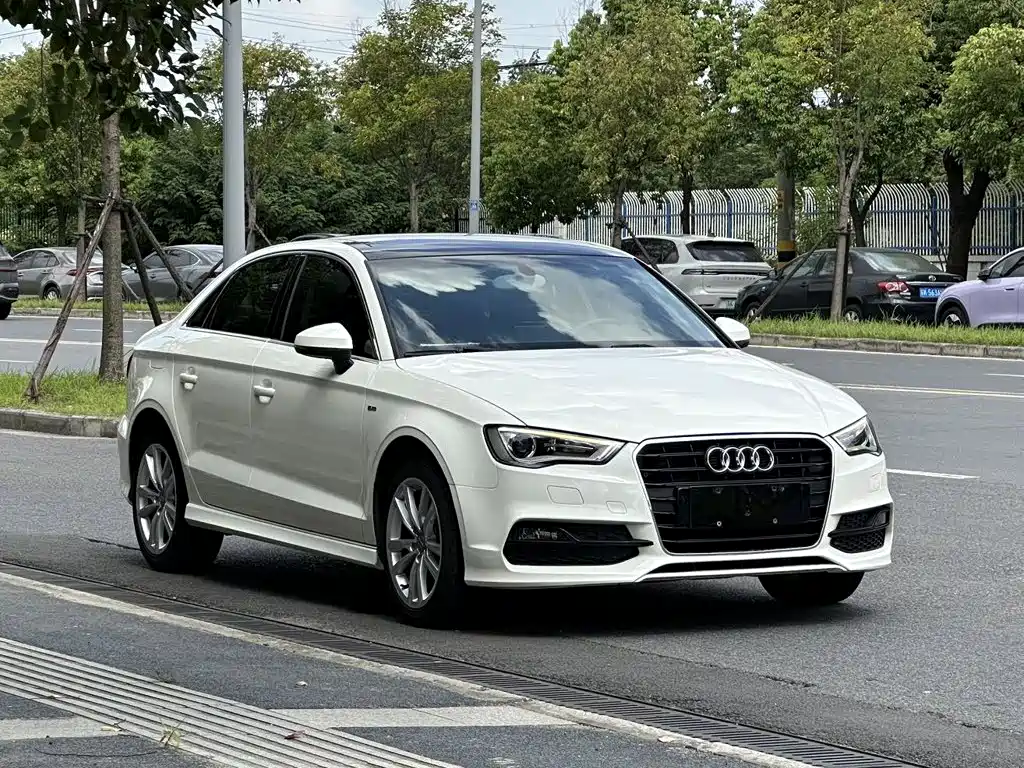 Audi A3 (Import) 2014 2014 Limousine 40 TFSI S line Comfort