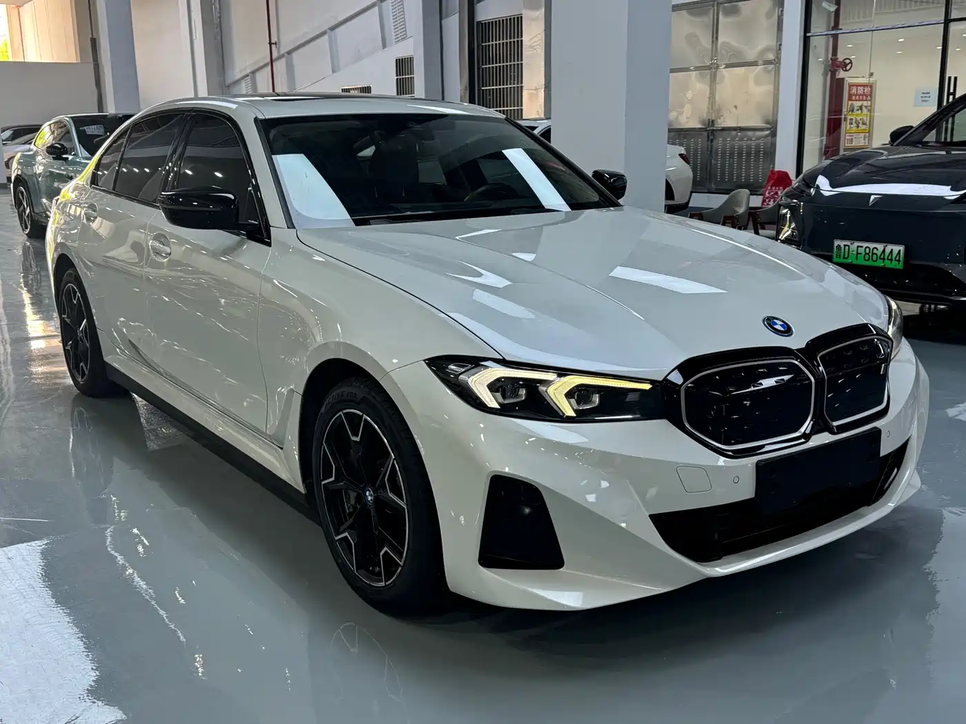 BMW i3 2023 eDrive 40 L Shadowline Package фото 3
