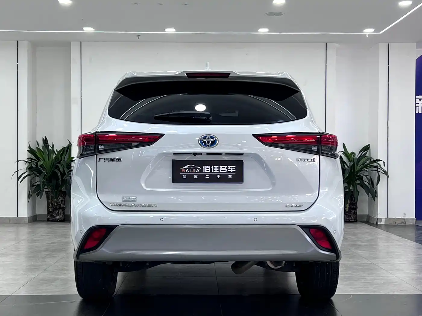 Toyota Highlander 2022 Model Dual Engine 2.5L 4WD Premium Edition 7-Seater фото 6