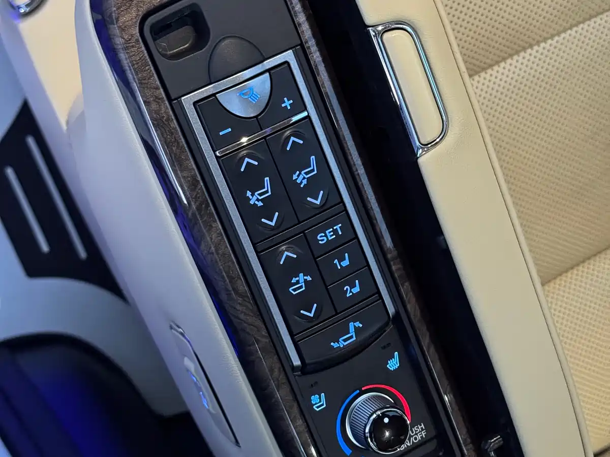 Toyota Vellfire 2021 Crown Hybrid 2.5L HV Premium Edition фото 15