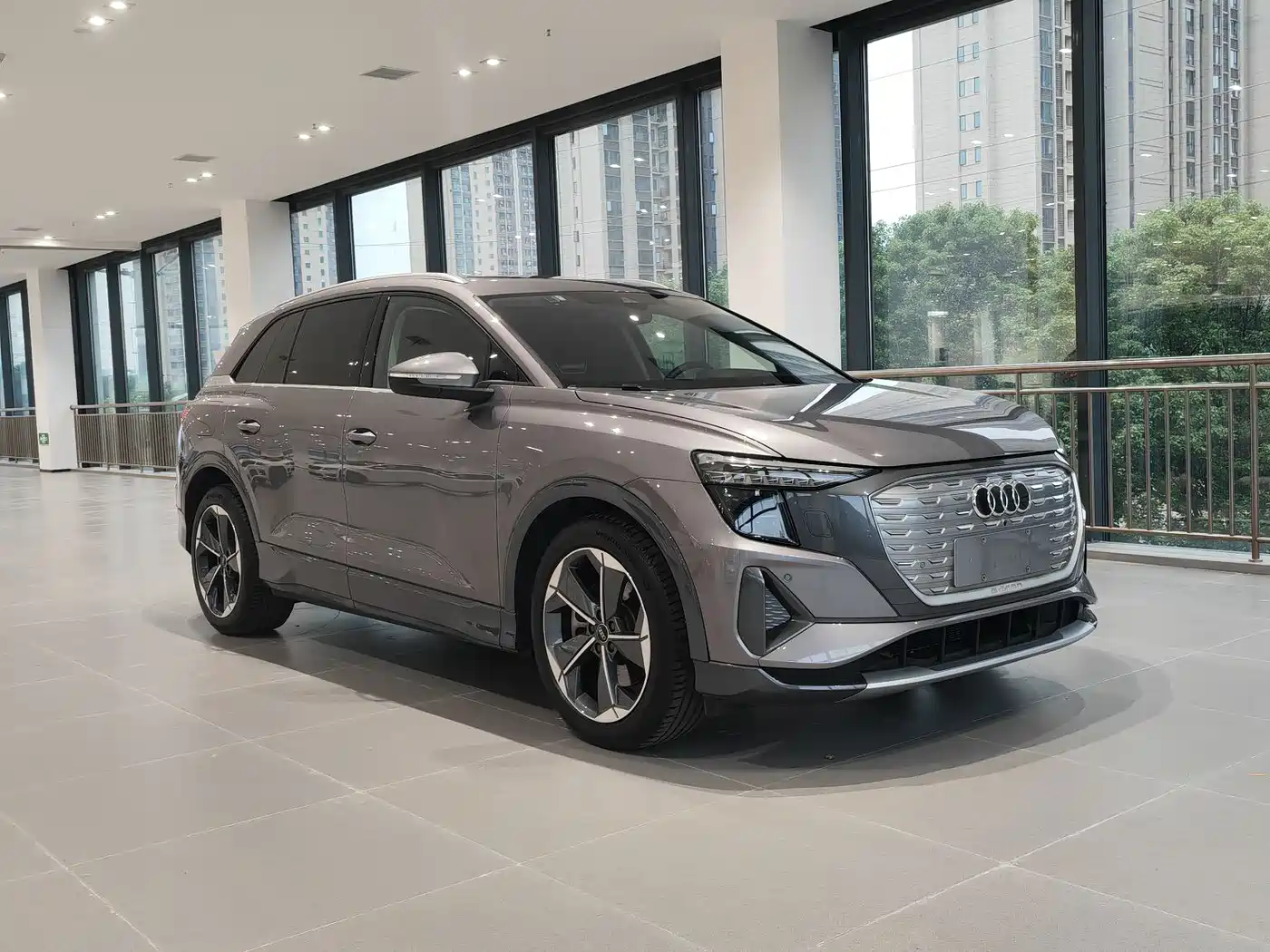 Audi Q5 e-tron 2023 40 e-tron Starlight Edition Brocade Package фото 2