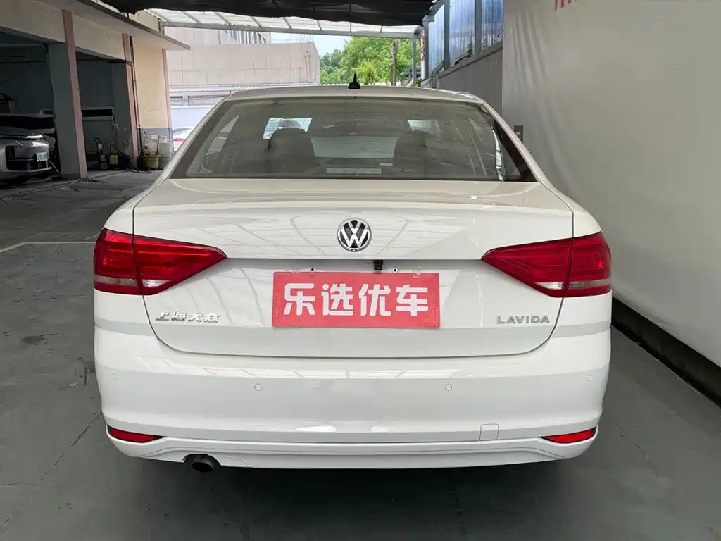 Volkswagen Lavida 2015 1.6L Automatic Trend Edition фото 4