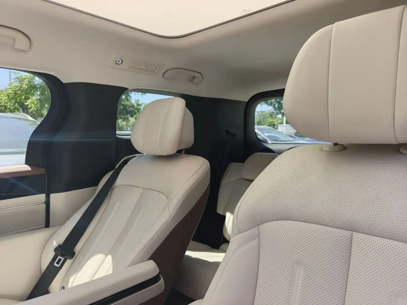 BYD Xia 2025 DM-i 1.5T 180km Surpass Edition фото 8