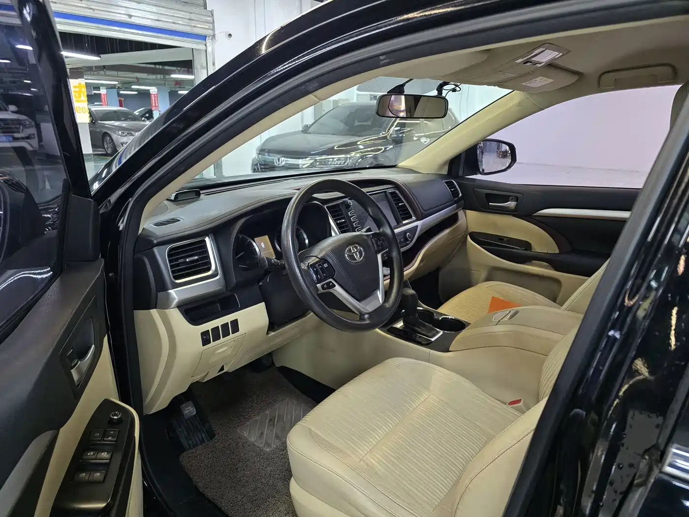 Фото 12 - Toyota Highlander