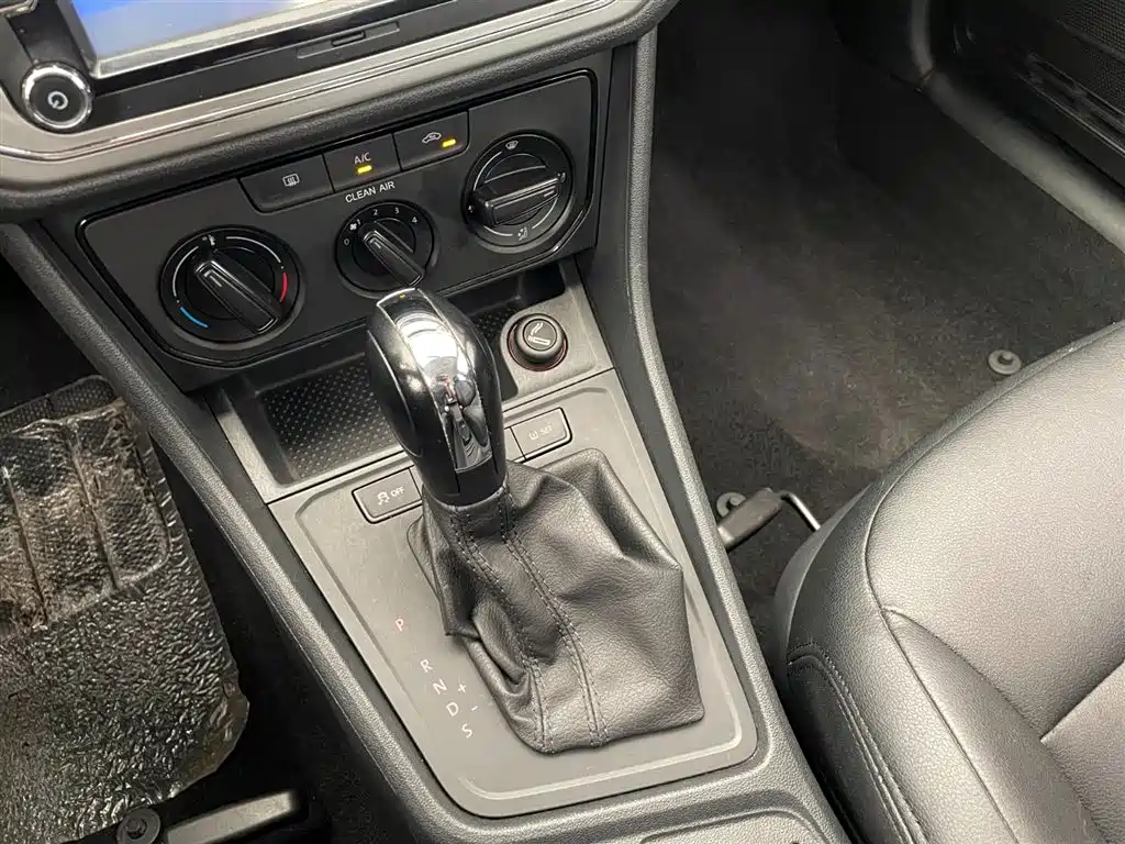 Volkswagen Lavida 2015 1.6L Automatic Trend Edition фото 10