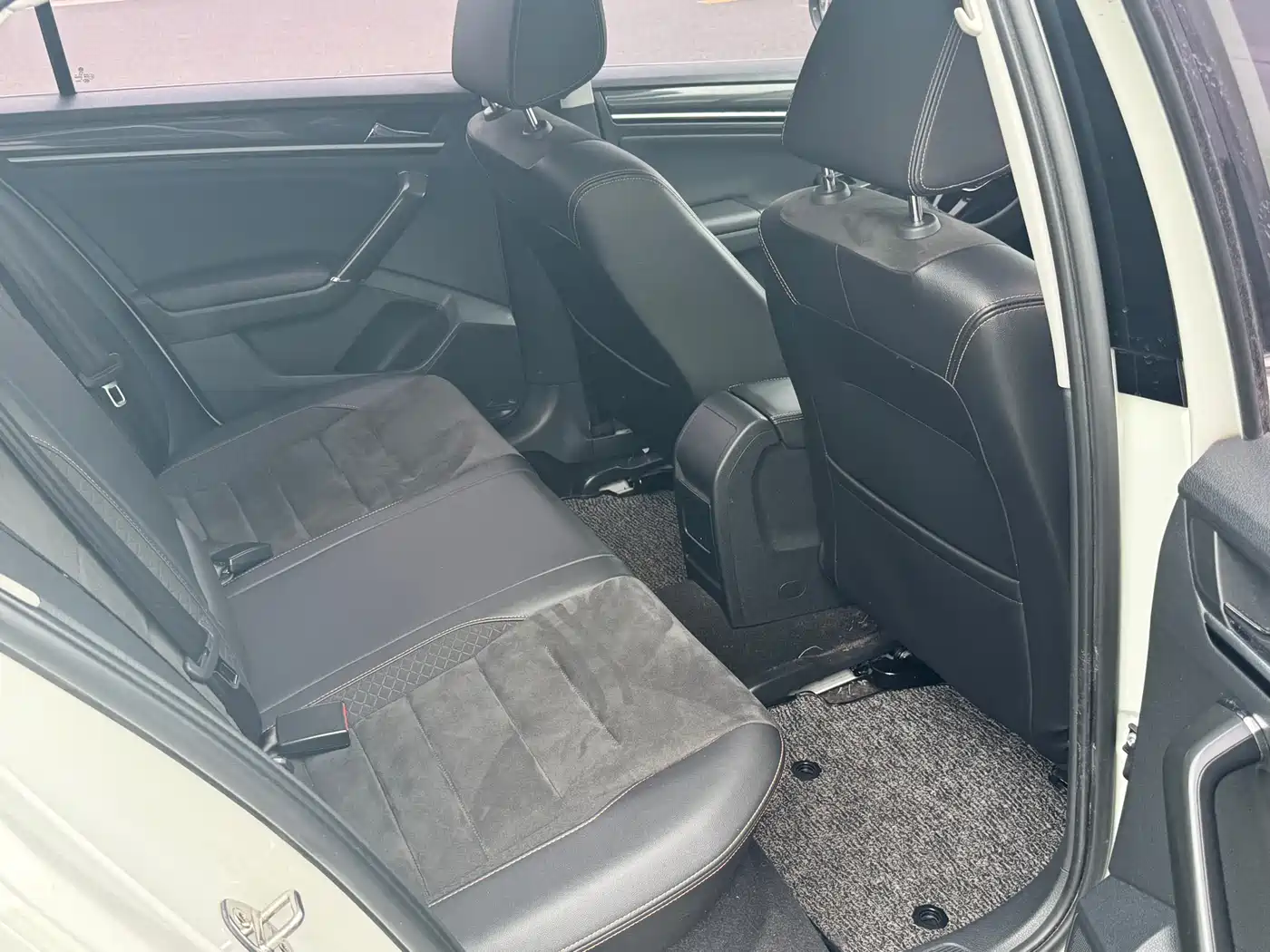 Volkswagen C-TREK 2018 1.5L Automatic Luxury фото 12