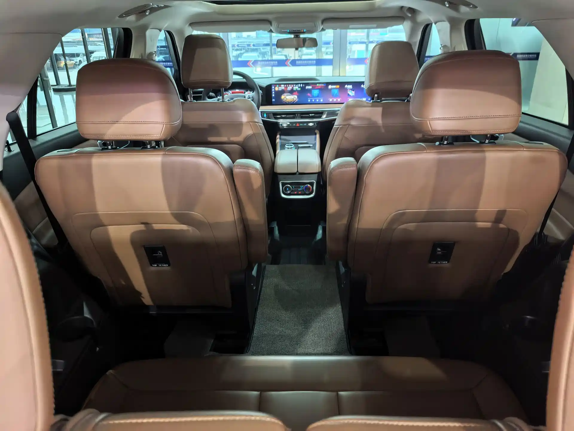 Фото 25 - Ford Explorer