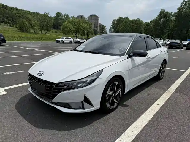 Hyundai Elantra 2022