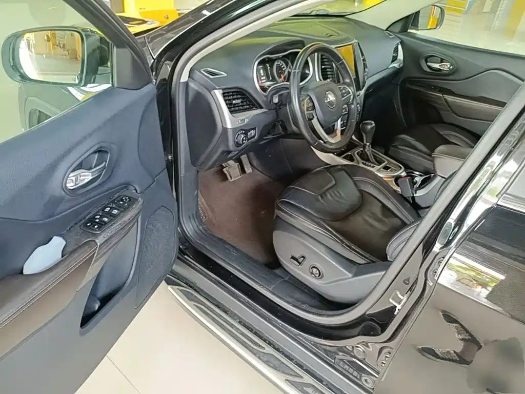 Jeep Cherokee 2016 2016 2.4L Leading Edition