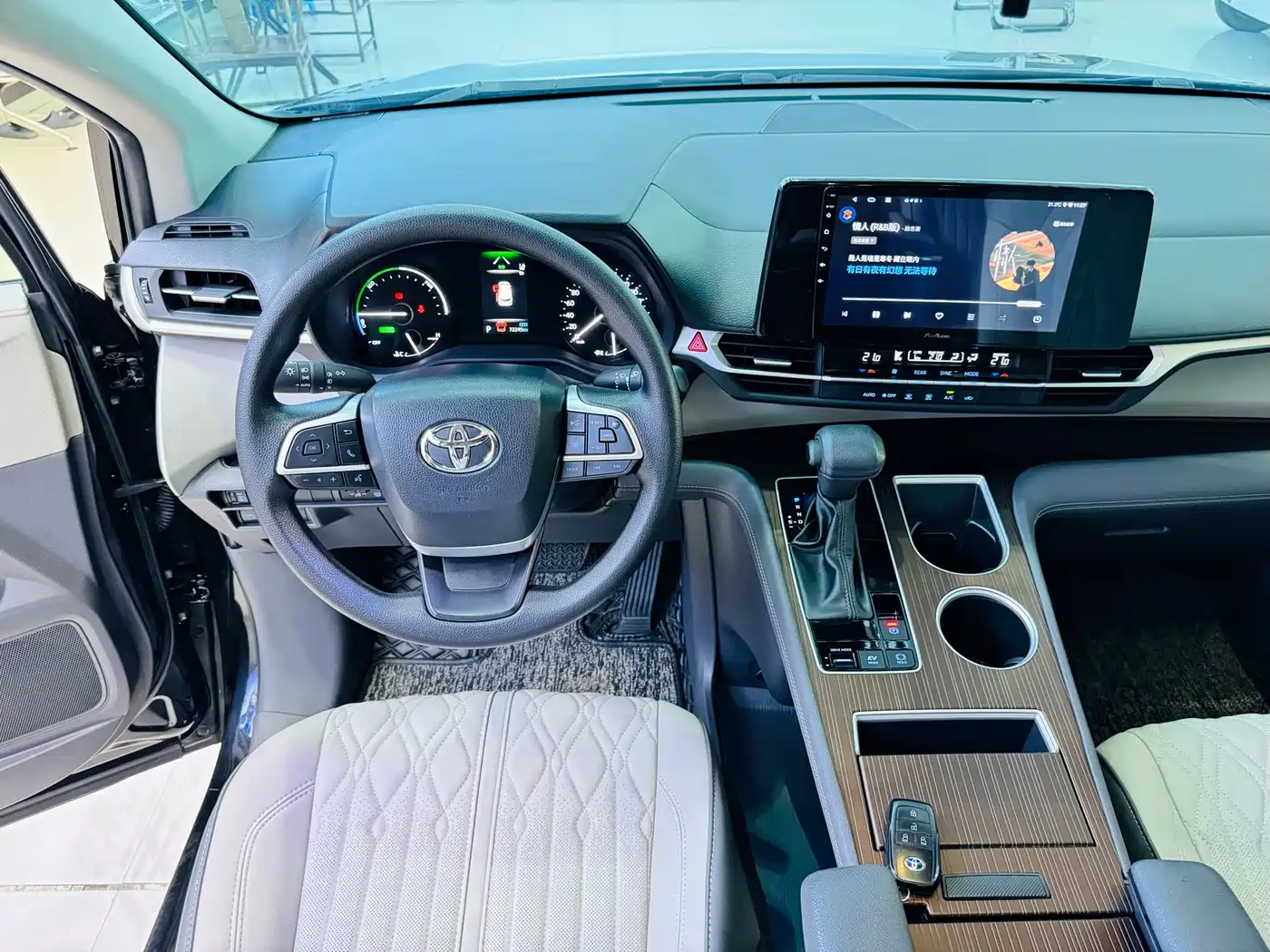 Toyota Sienna 2021 2.5L Hybrid Comfort Edition фото 13