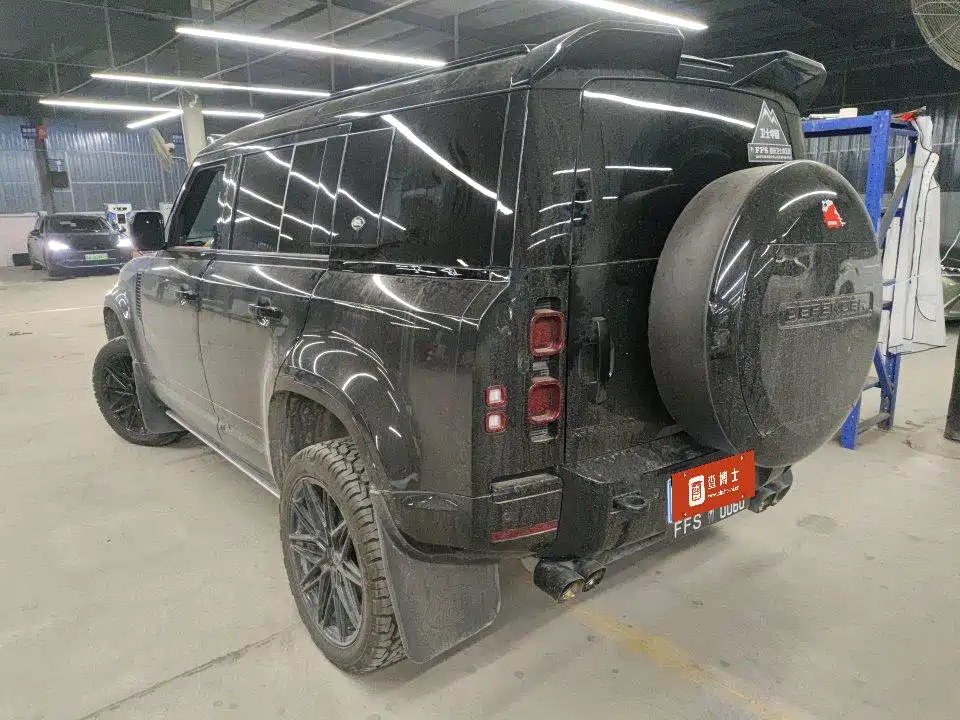Land Rover Defender 2024 110 3.0T P400 X-DYNAMIC HSE фото 4
