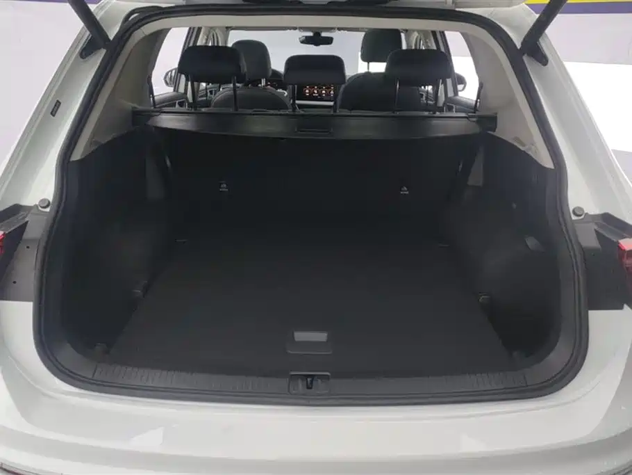 Volkswagen Tiguan L 2024 330TSI Automatic 2WD R-Line Premium Enjoyment Edition фото 4