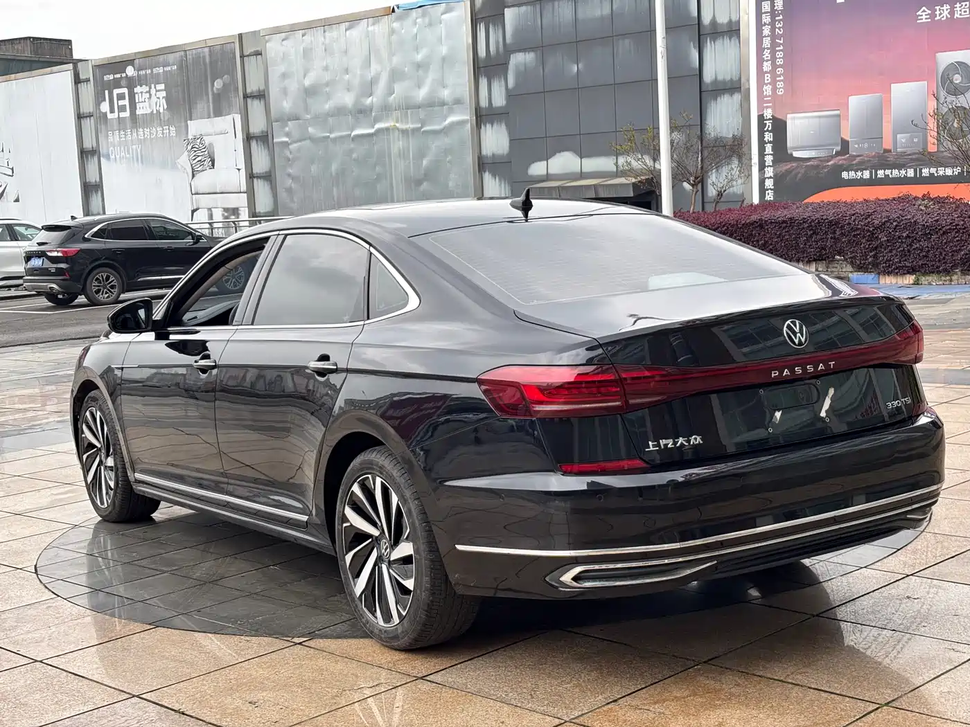 Volkswagen Passat 2023 330TSI Luxury Edition фото 7