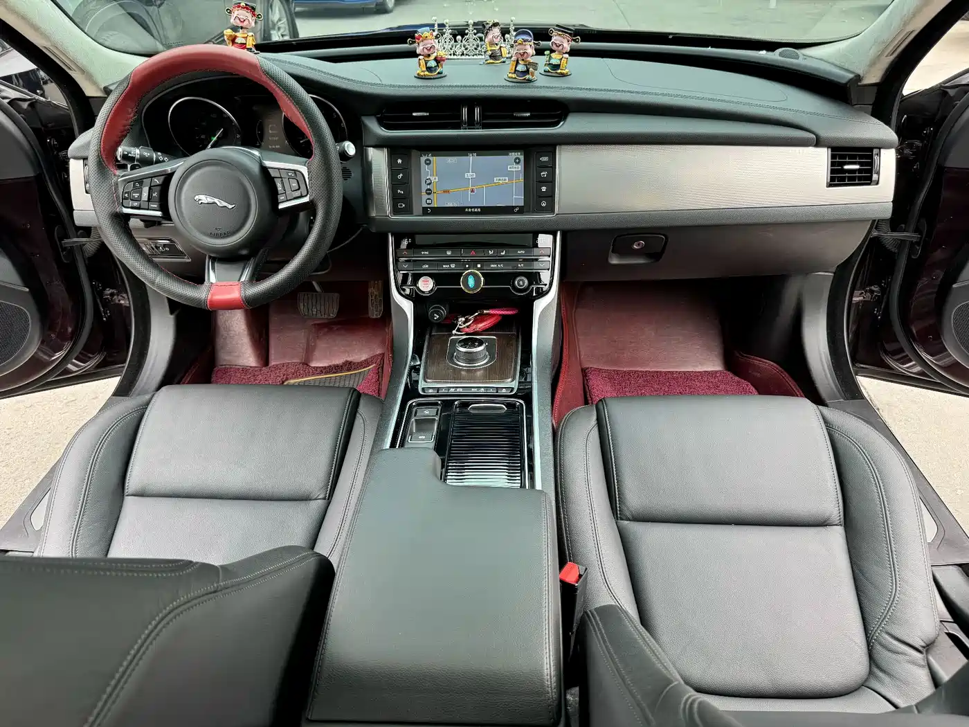 Photo 14 - Jaguar XFL