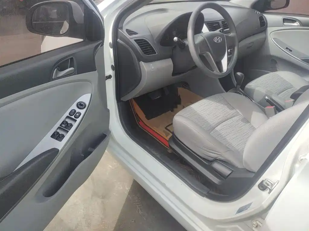 Hyundai Verna 2014 1.4L Automatic Smart GLS фото 16