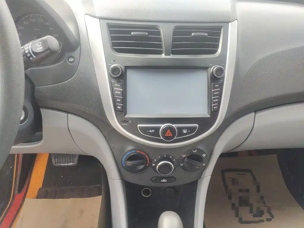 Hyundai Verna 2014 1.4L Automatic Smart GLS фото 13
