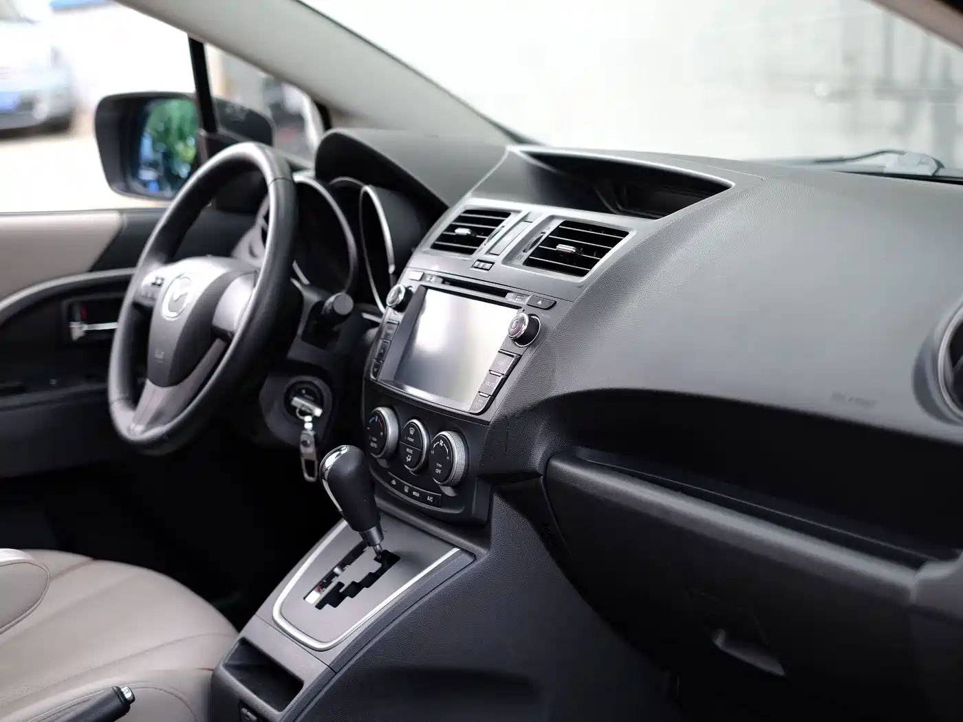 Mazda Mazda5 2012 2011 2.0L Automatic Comfort