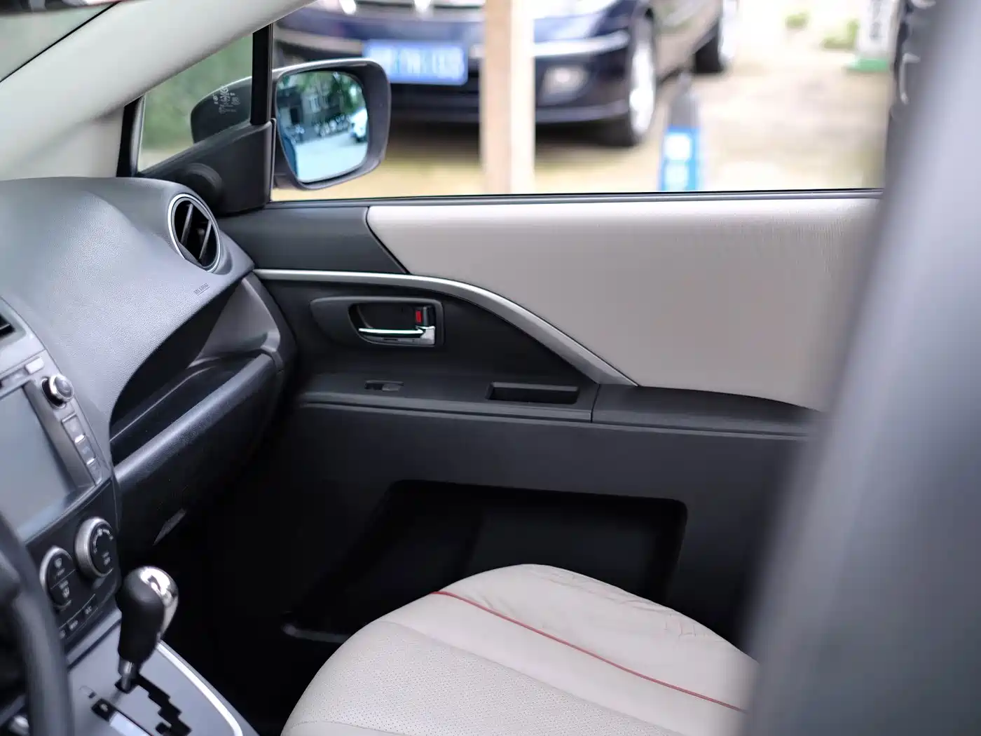 Mazda Mazda5 2012 2011 2.0L Automatic Comfort
