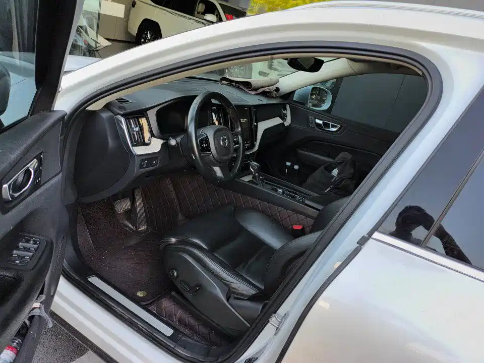 Фото 3 - Volvo XC60