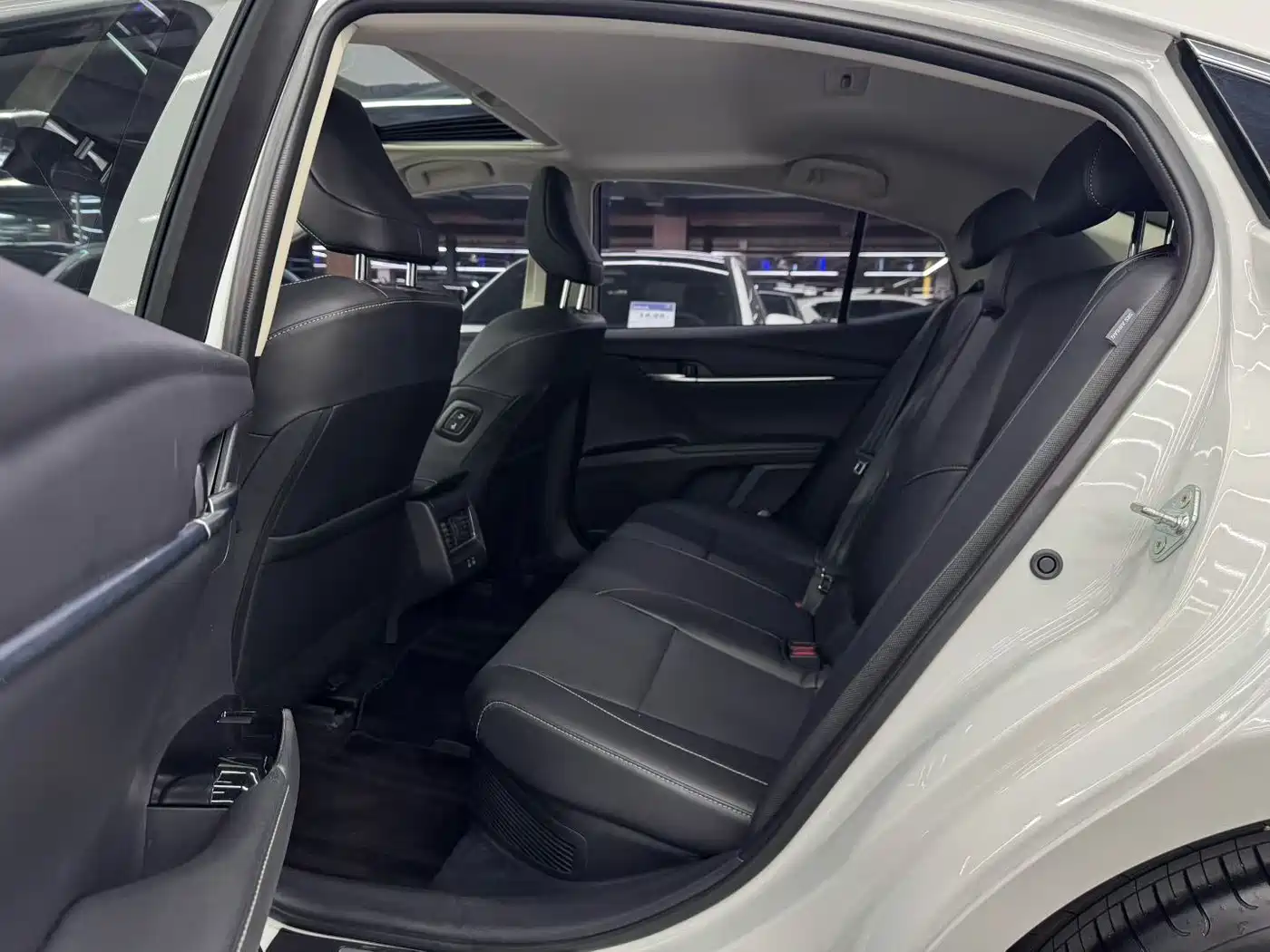Toyota Camry 2024 Hybrid 2.0HGVP Luxury Edition фото 7