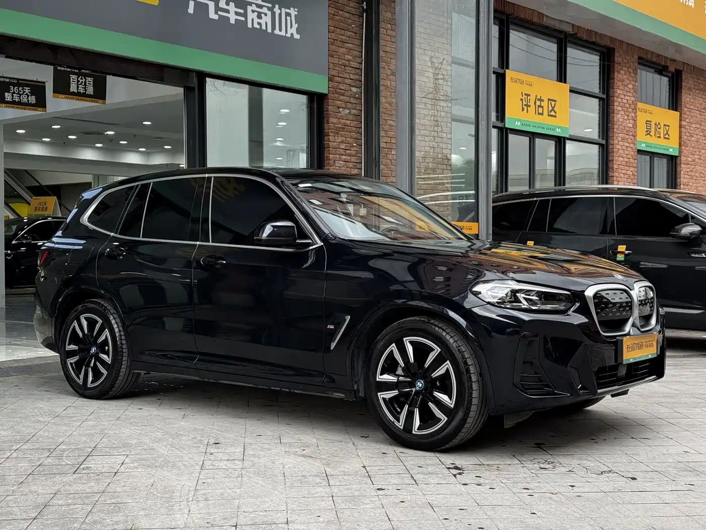 BMW IX3