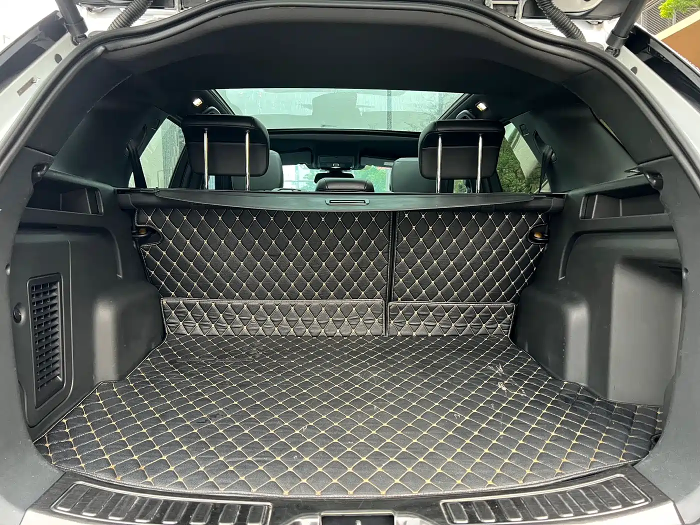 Land Rover Discovery Sport 2017 2.0T Cool Black Limited Edition фото 15