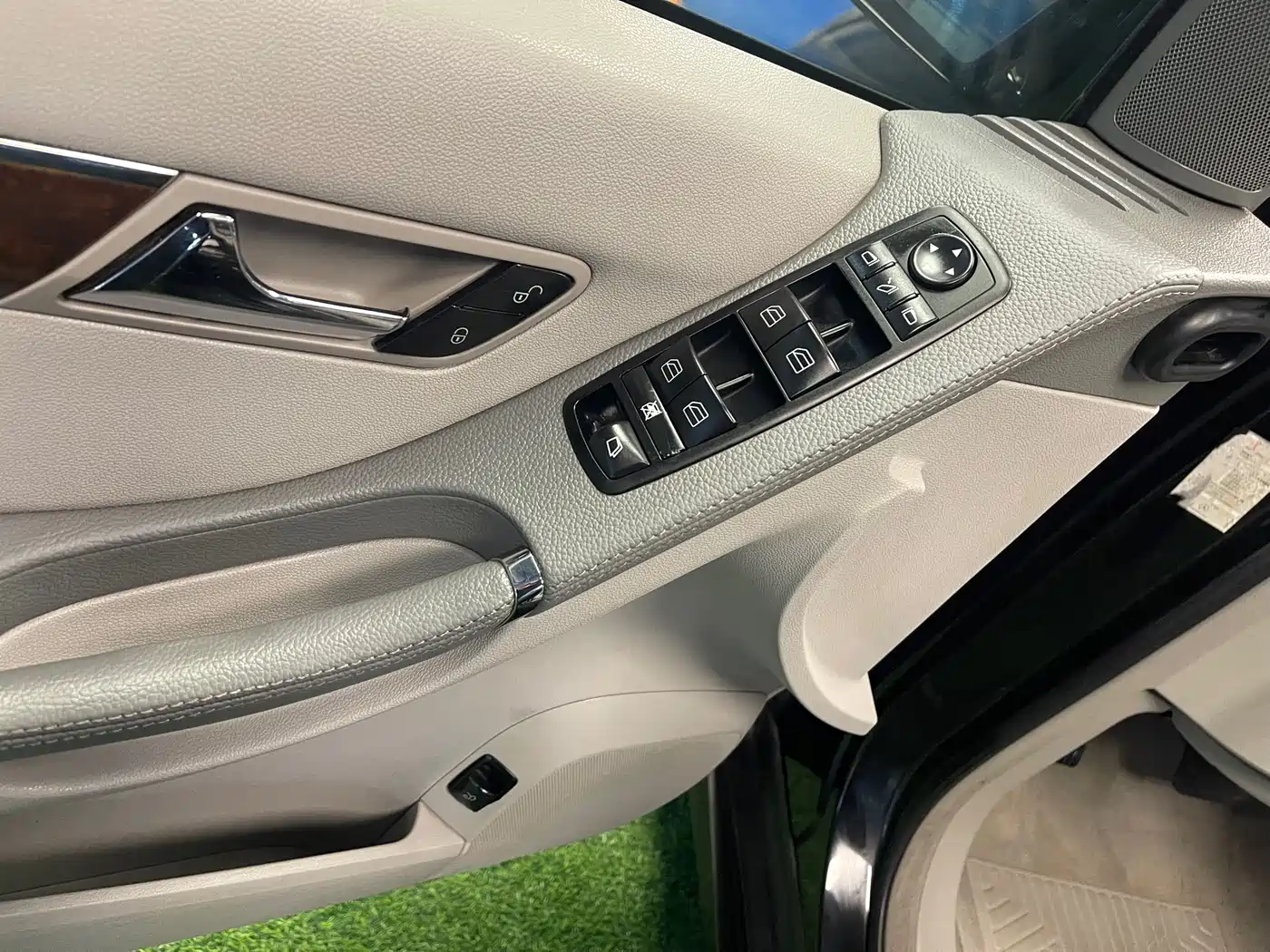 Mercedes-Benz R-Class 2010 R 350 L 4MATIC Grand Edition фото 10