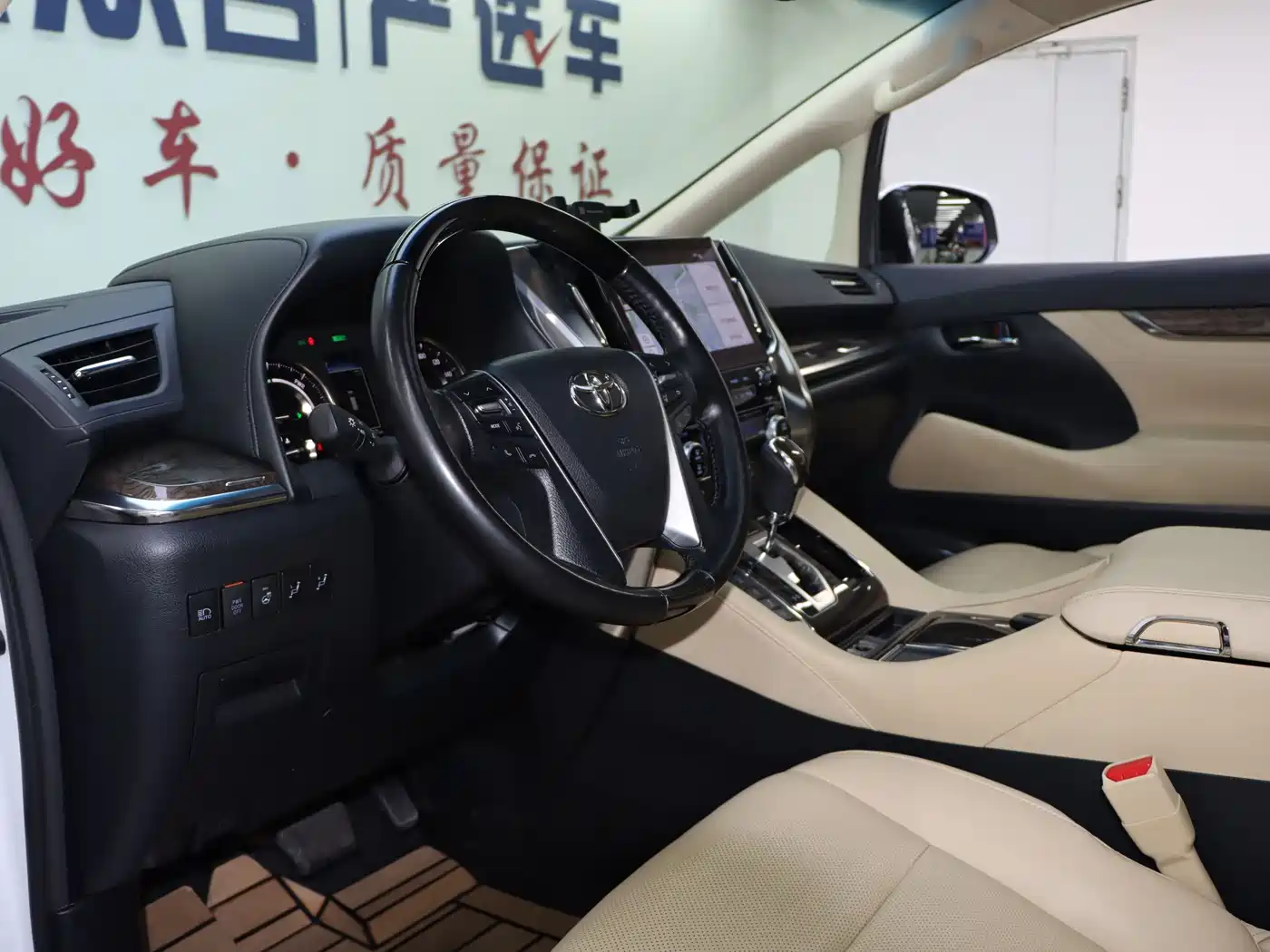 Toyota Vellfire 2021 Crown Hybrid 2.5L HV Premium Edition фото 6