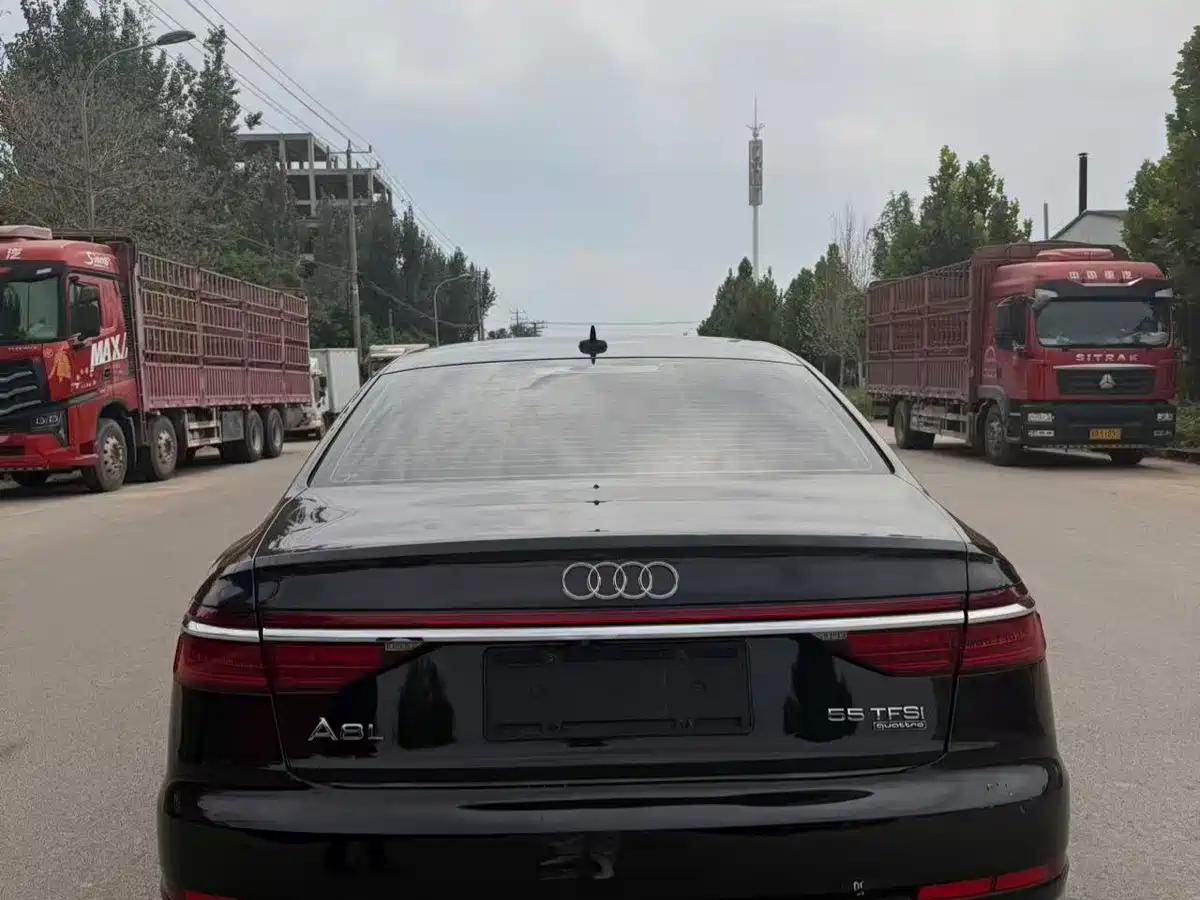 Фото 8 - Audi A8