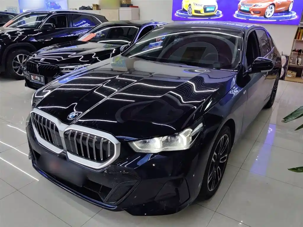 BMW 5 Series 2025 530Li Leading M Sport Package фото 2