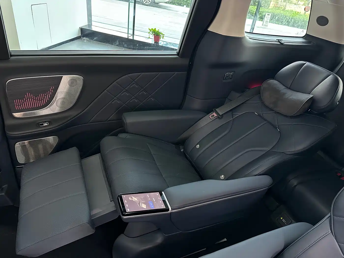 Voyah Dreamer 2025 2025 Model PHEV Basic Version